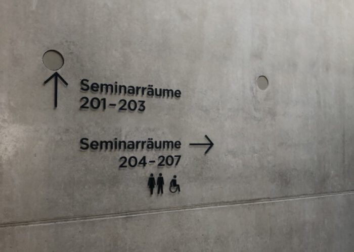 Beschilderung_MED_Cmapus_Wand Beschilderung_MED_Cmapus_Wand